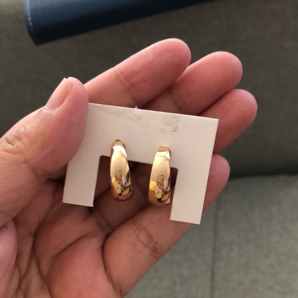 H&M gold hoop earrings 2 pk - Picture 5 of 7